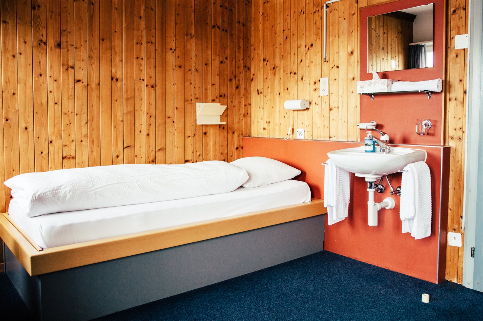 Rooms with wash basin - Seminarhotel Schweiz - Ferien, Seminare, Hotel und Hochzeiten in Filzbach, Glarus, Schweiz im Glarnerland