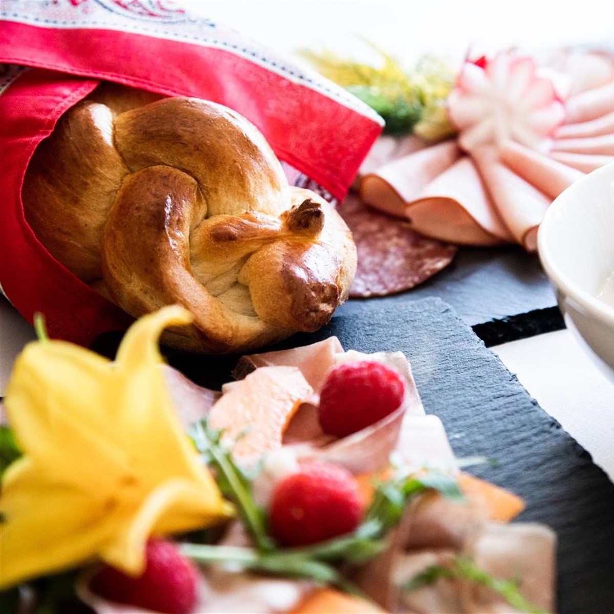 Brunch mit Osternest-Suche