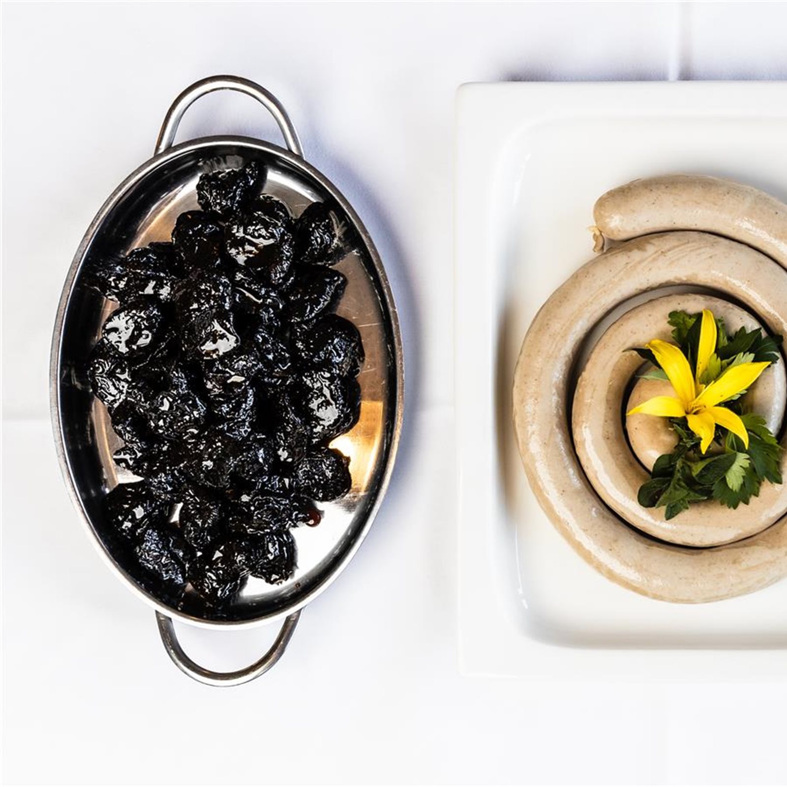 1-Meter-Chalberwurst für 4 Personen - Seminarhotel Schweiz - Ferien, Seminare, Hotel und Hochzeiten in Filzbach, Glarus, Schweiz im Glarnerland