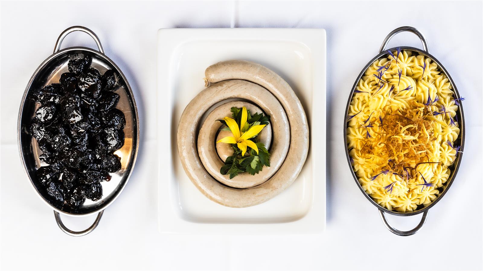 1-Meter-Chalberwurst für 4 Personen - Seminarhotel Schweiz - Ferien, Seminare, Hotel und Hochzeiten in Filzbach, Glarus, Schweiz im Glarnerland