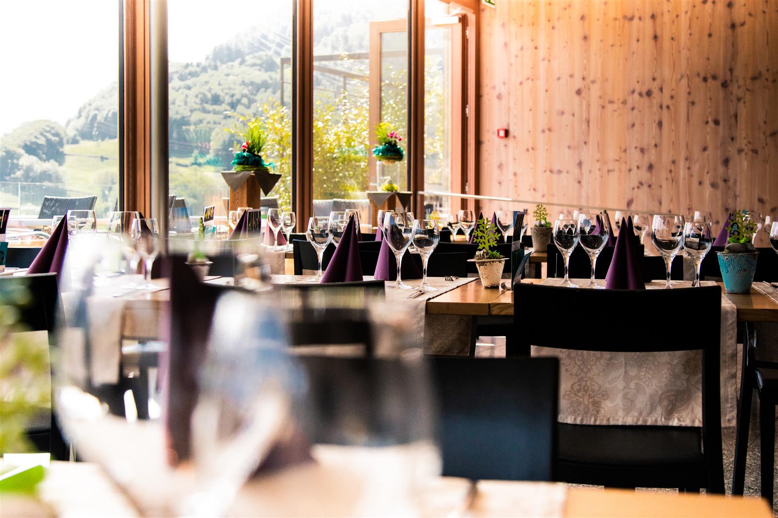 Panoramarestaurant - Seminarhotel Schweiz - Ferien, Seminare, Hotel und Hochzeiten in Filzbach, Glarus, Schweiz im Glarnerland