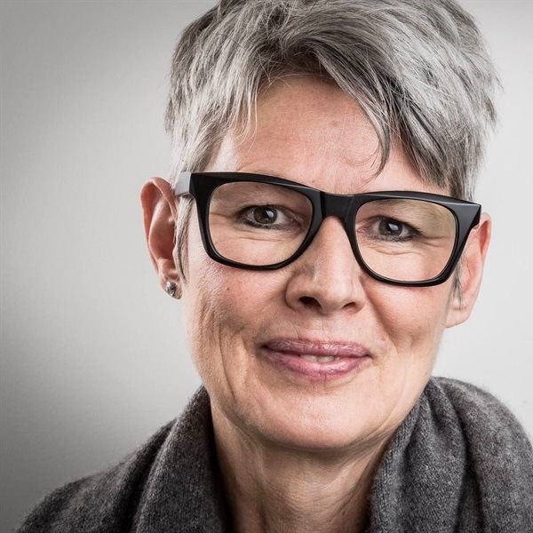 Testimonial Seminarhotel Lihn: Sena Baumgartner, Lehrgangsverantwortliche und Schulteammitglied - Geniessen Sie Seminare, Ferien, Wandern und Bankette im Seminarhotel Lihn in Glarus, Ostschweiz im Glarnerland am Walensee